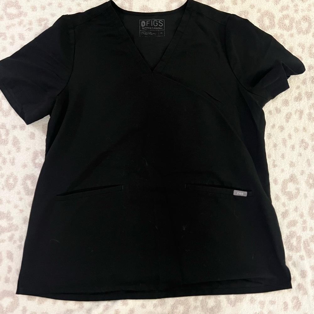 Figs Women's Classic Black V-Neck Tee